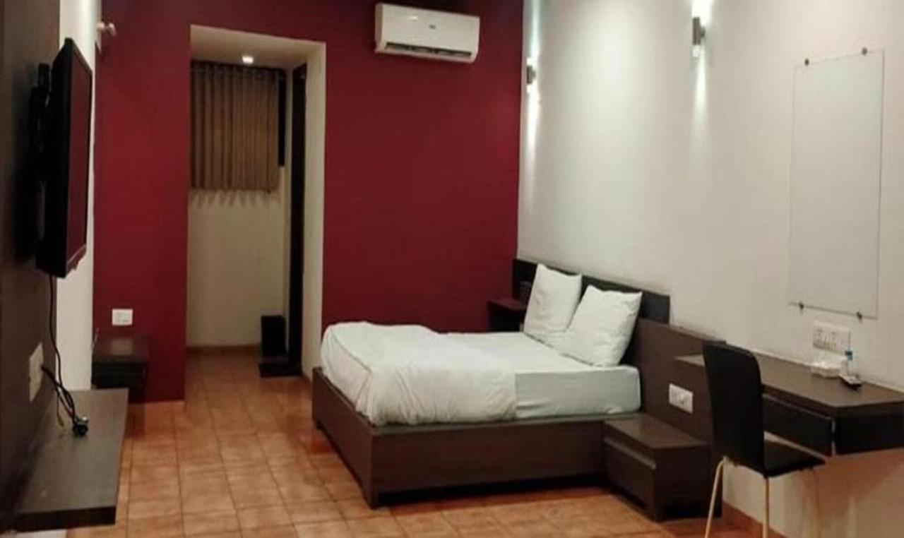 Sun N Step Club Hotel Ahmedabad Exterior foto