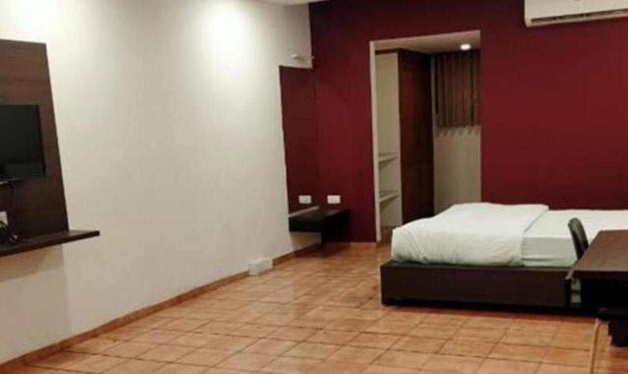 Sun N Step Club Hotel Ahmedabad Exterior foto