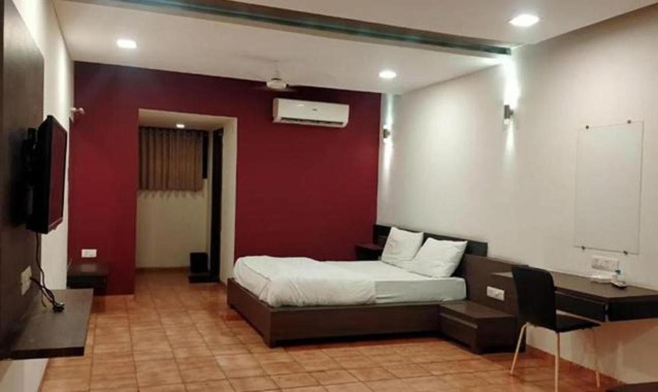 Sun N Step Club Hotel Ahmedabad Exterior foto
