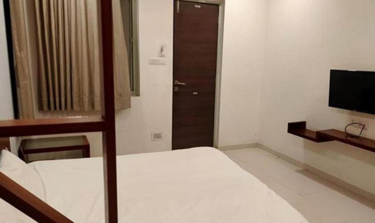 Sun N Step Club Hotel Ahmedabad Exterior foto