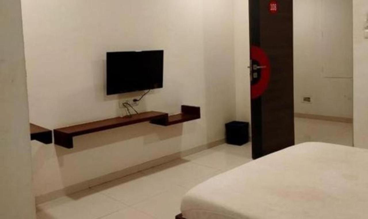 Sun N Step Club Hotel Ahmedabad Exterior foto