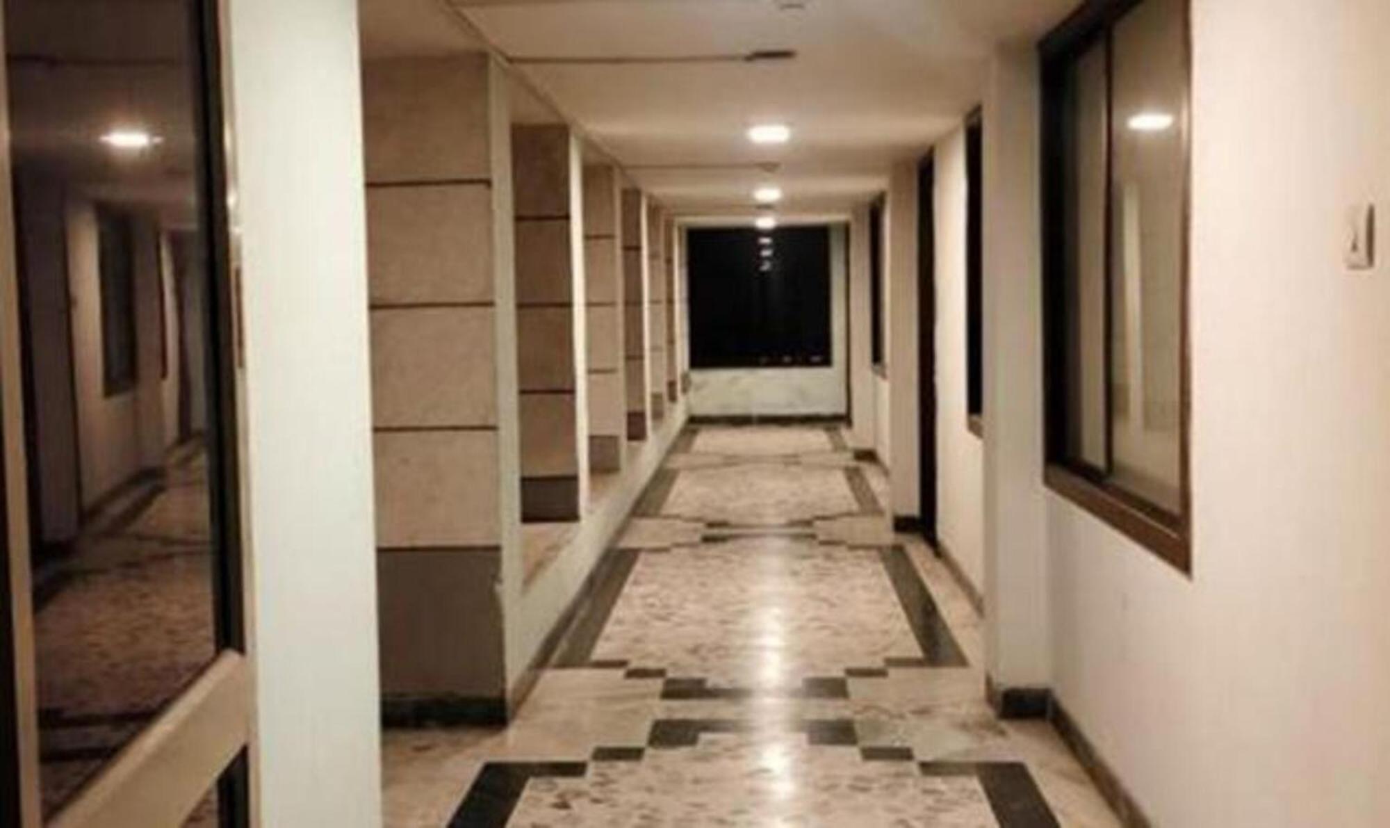 Sun N Step Club Hotel Ahmedabad Exterior foto