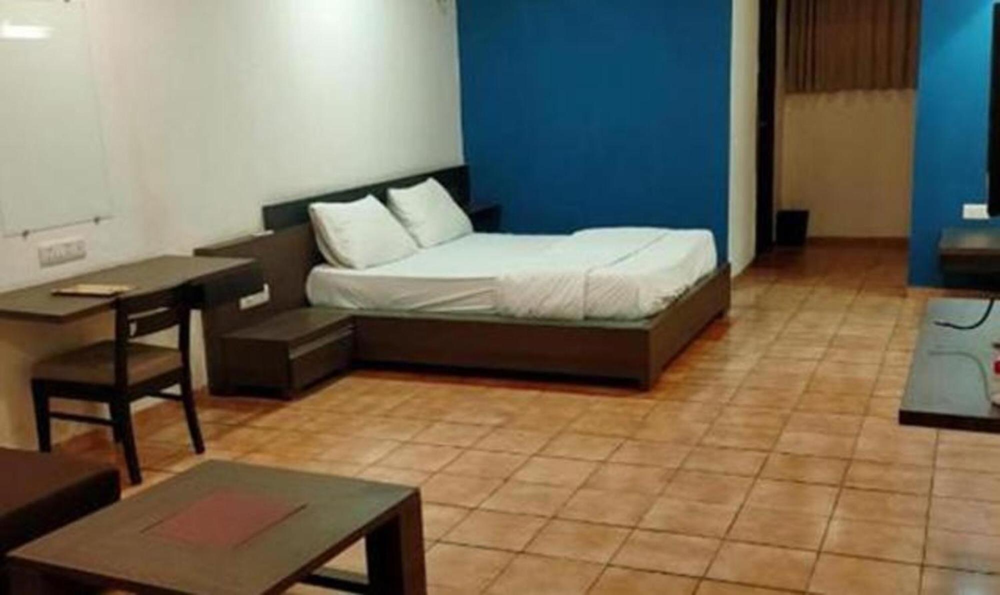 Sun N Step Club Hotel Ahmedabad Exterior foto