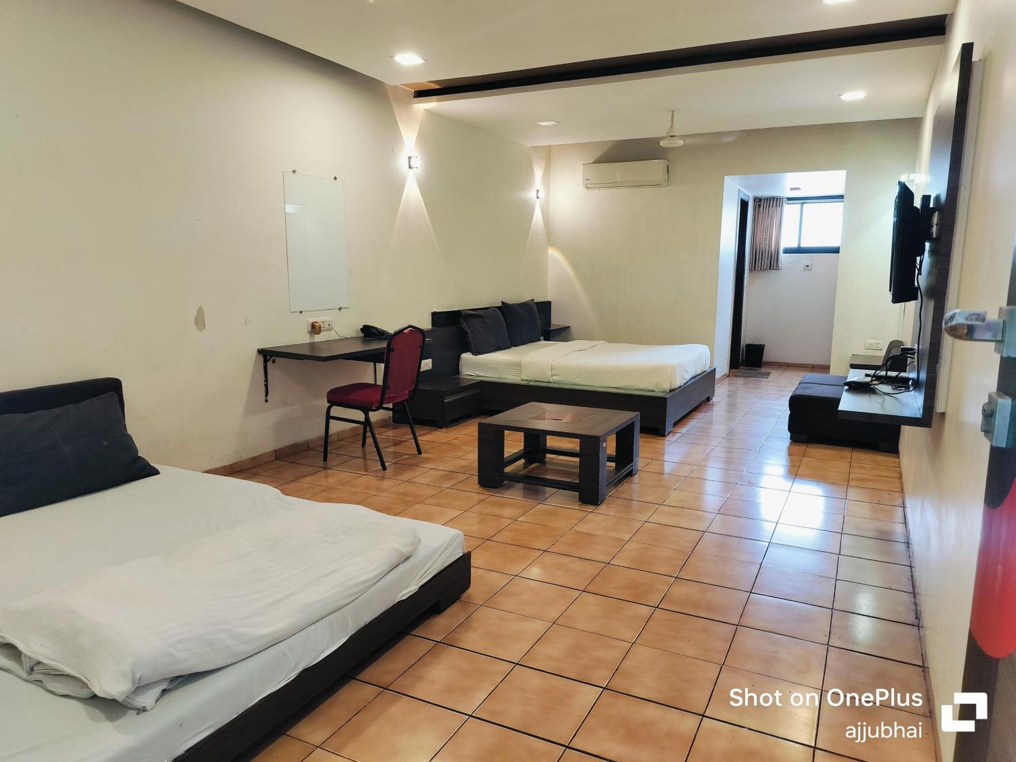 Sun N Step Club Hotel Ahmedabad Exterior foto