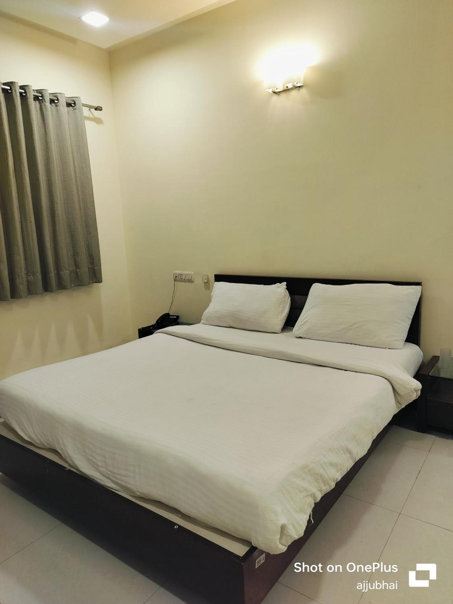 Sun N Step Club Hotel Ahmedabad Exterior foto